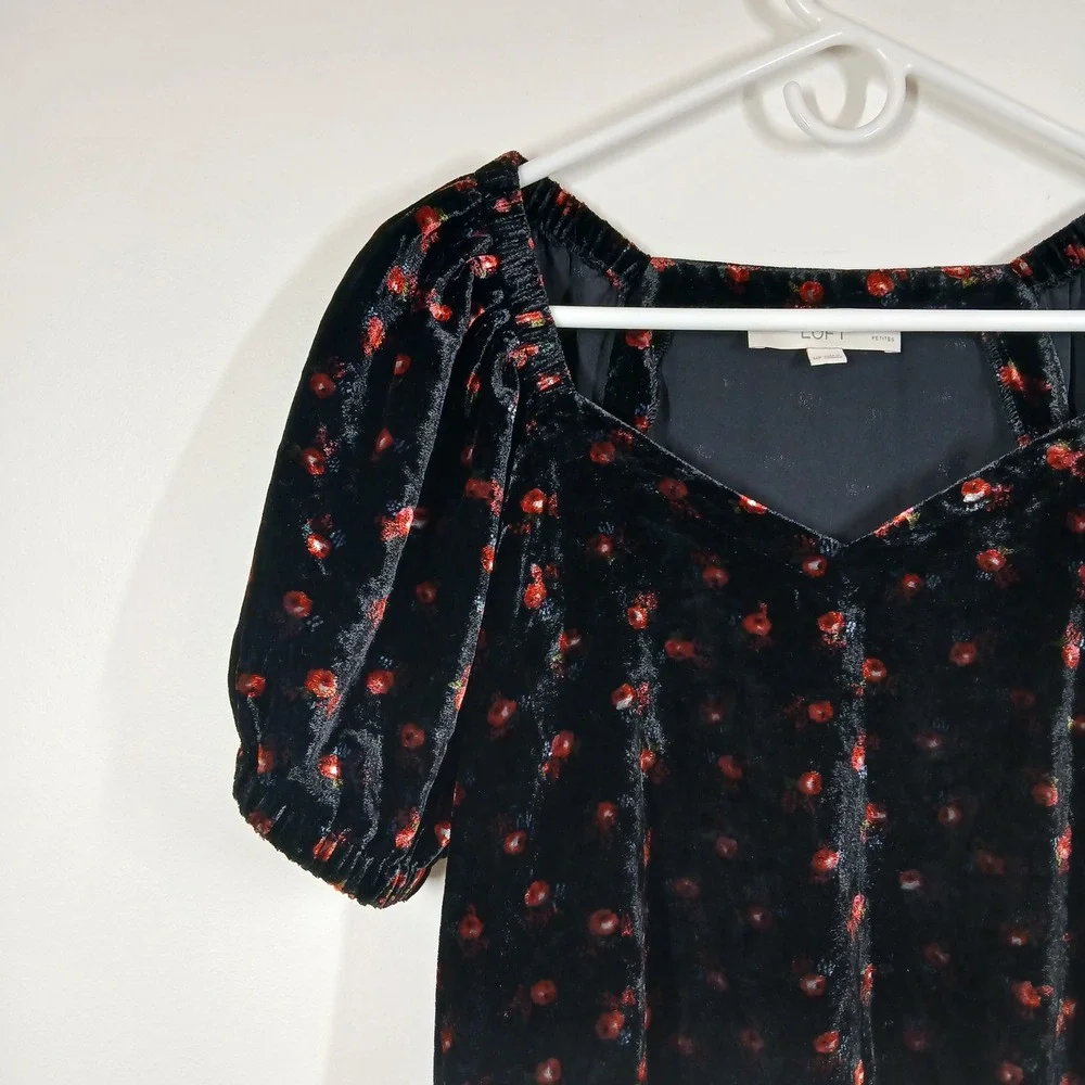 LOFT Blouse Women Petite Medium Black Velvet Floral Puff Sleeve Romantic